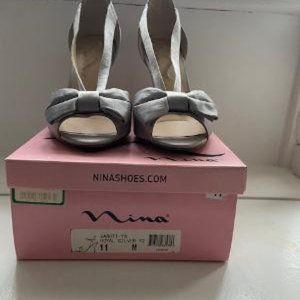 Nina Gray pumps